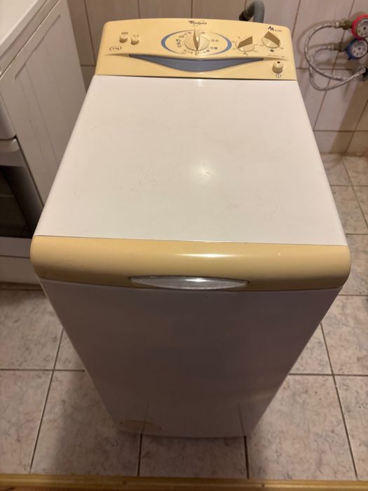 Mașină de spălat cu încărcare superioară în stare foarte bună.