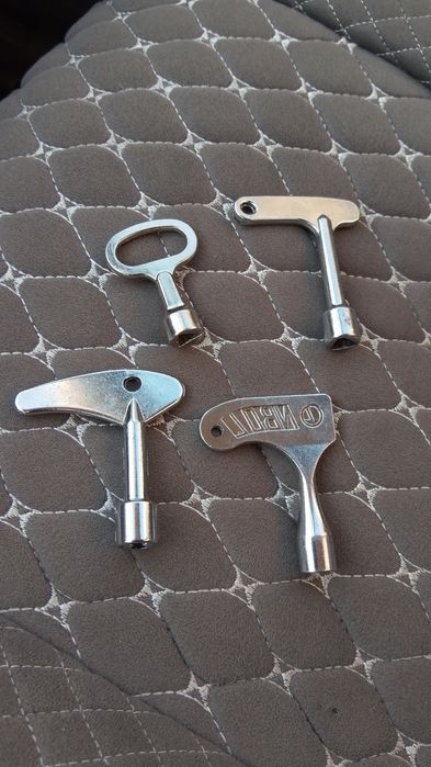 Продам треугольный ключи