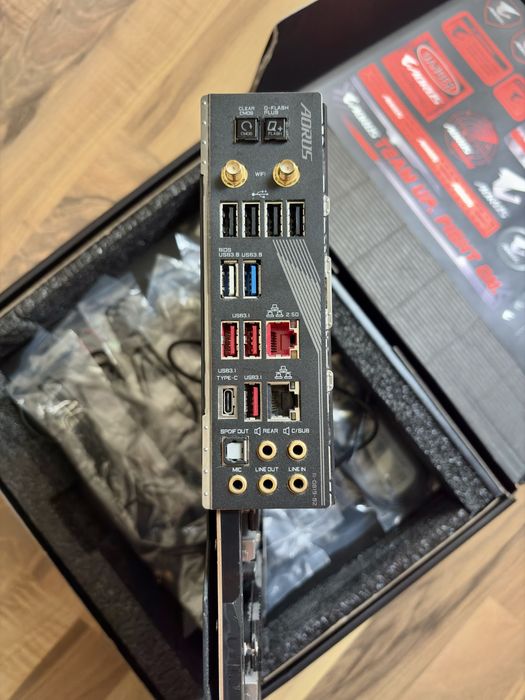 Placă de bază GIGABYTE X570 AORUS Master V1