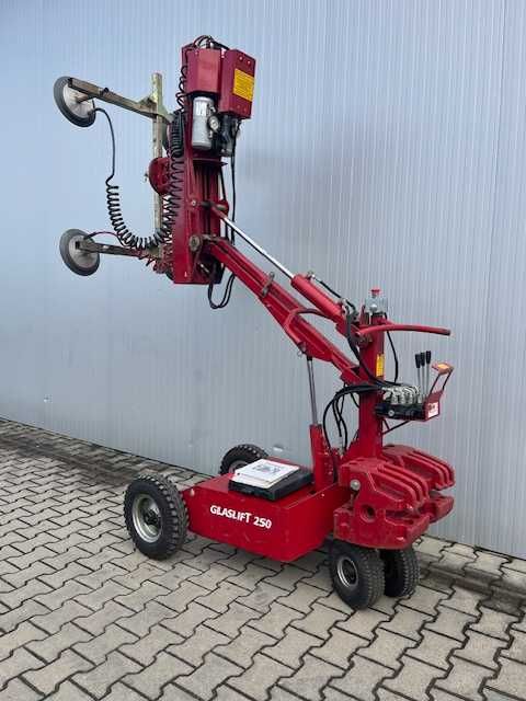 Robot/dispozitiv de montat si maipulat sticla