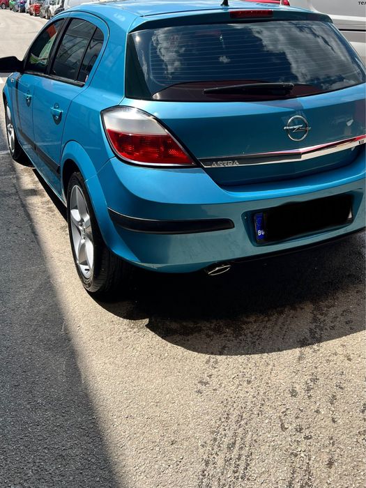 Продавам Opel Astra H 1.8