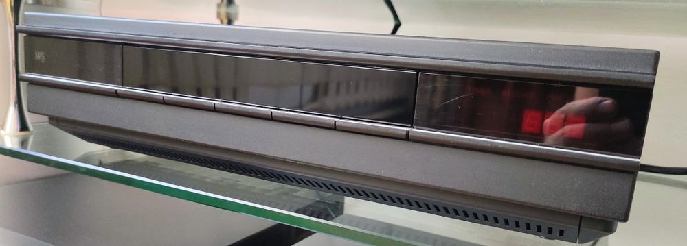 Видеомагнитофон Bang & Olufsen. Hi Fi