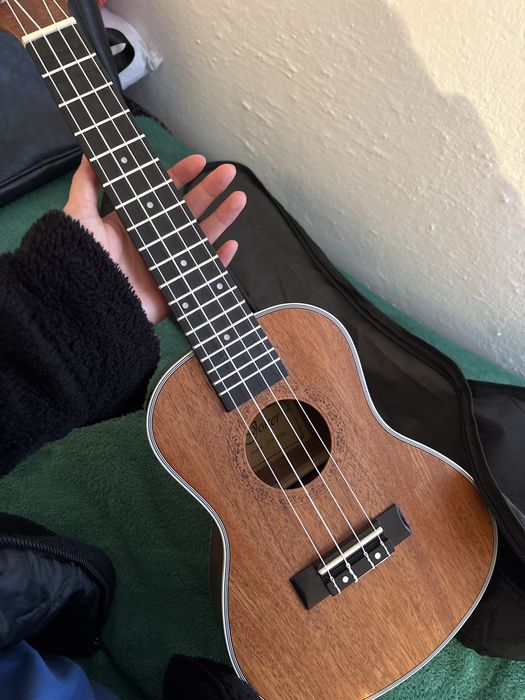 Продаётся укулеле