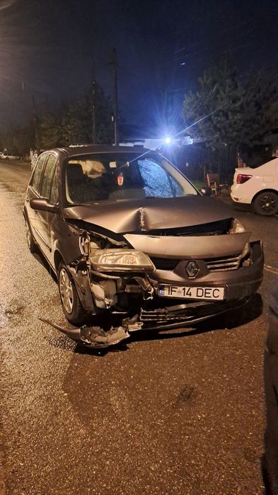 Dezmembrez Renault scenic