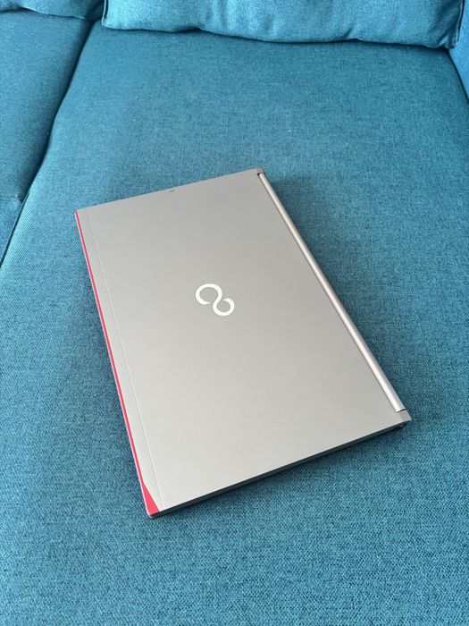 Laptop Fujitsu Siemens • i7-6600u  •8gb DDR4•SSD 256•15,6 FHD•Cellular