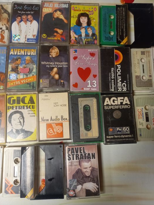 Ziare și casete de vanzare