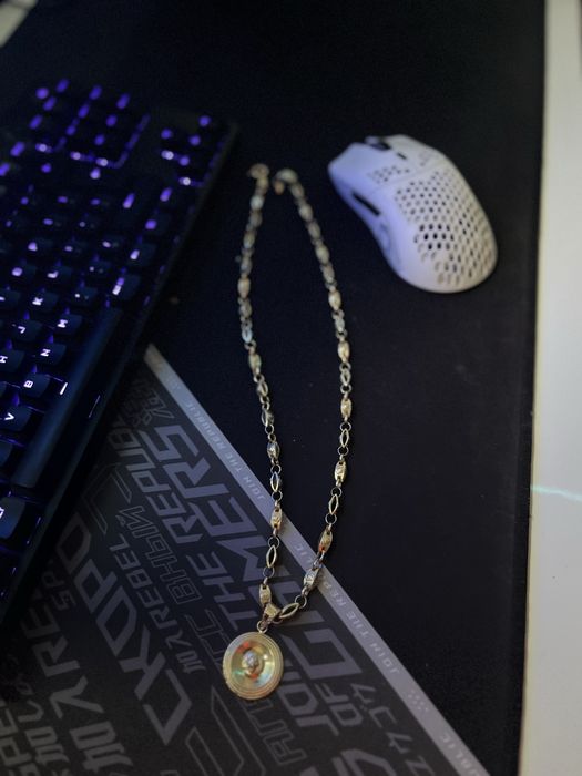Lanț de aur cu medalion