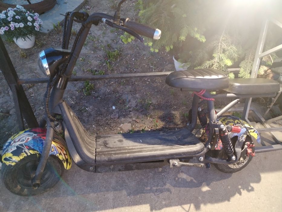 Vând motocicleta electrica pret 2000de lei folosita 3 luni