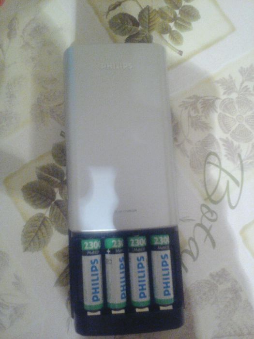 incarcator Philips cu 4 baterii DC12V,3600mA