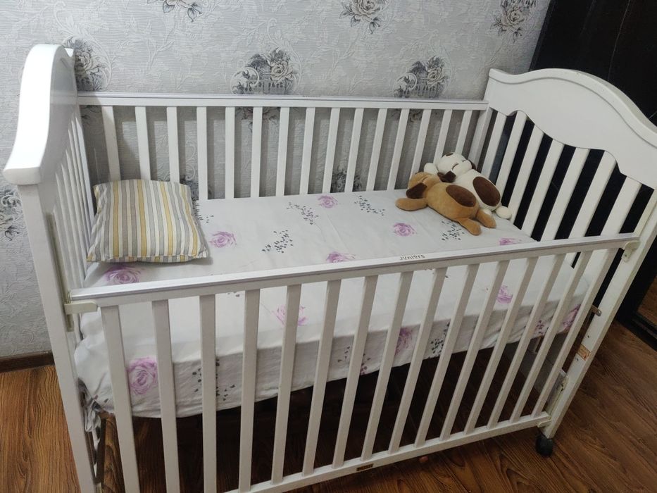 Продается детская кроватка chico с новым ортопедическим матрасом