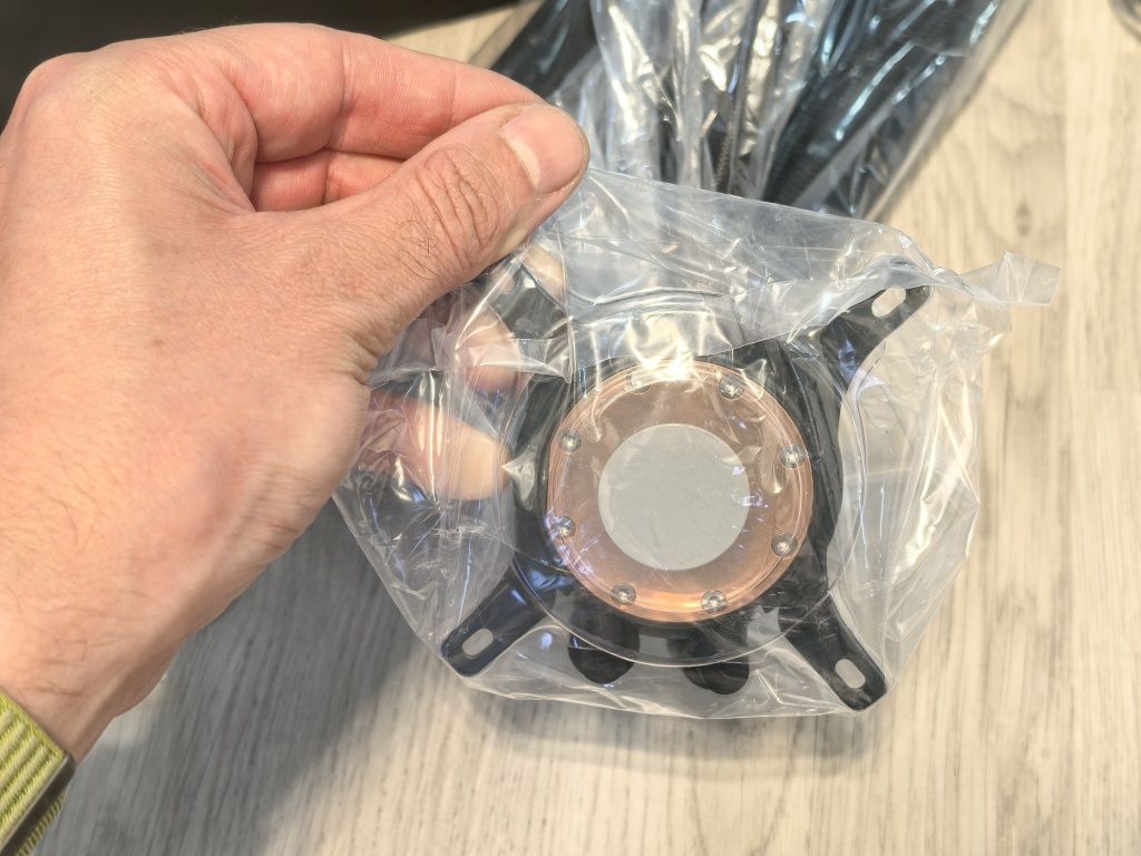 Cooler CPU cu lichid Fractal Lumen S24 RGB NOU