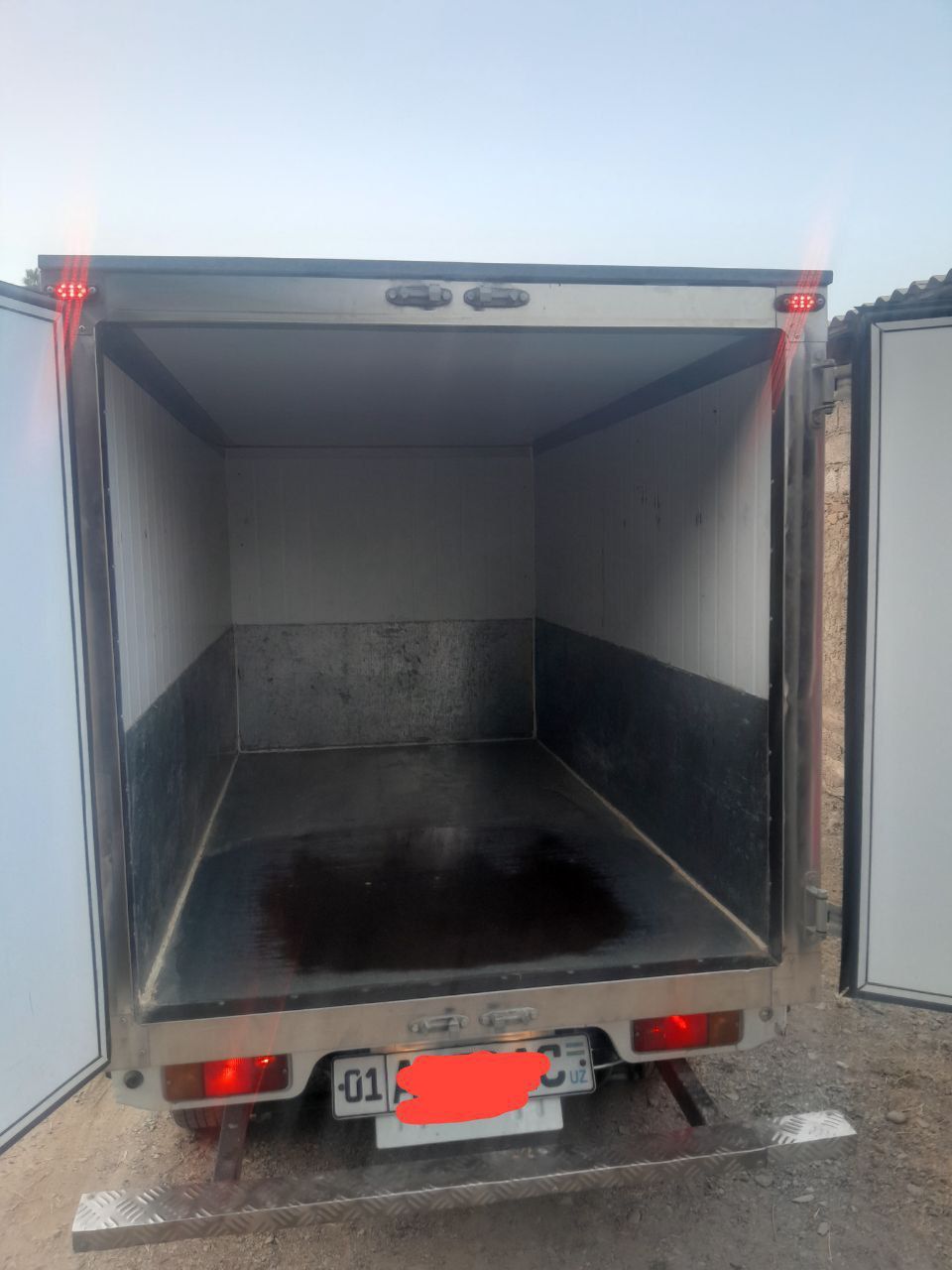 Labo bort sotiladi alikapon sendvich panel
