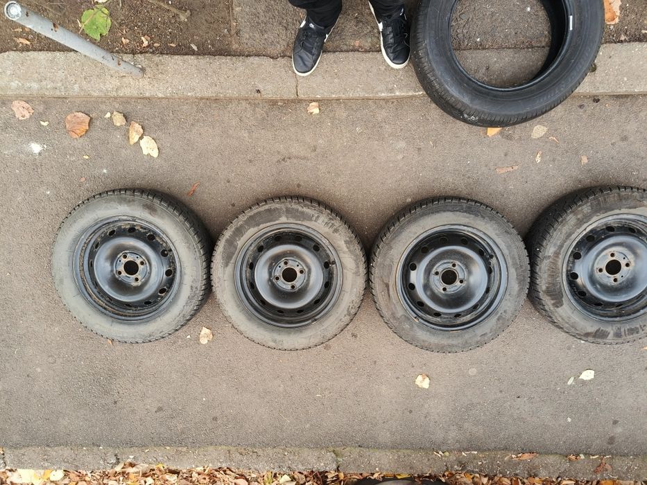 Set de roți de iarnă (4 Cauciucuri + 4 jante)