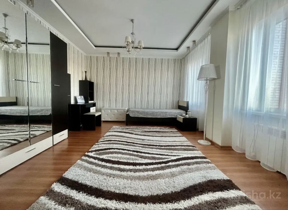 Продам 3 комнатную квартиру (103 м²) - 12 микрорайон