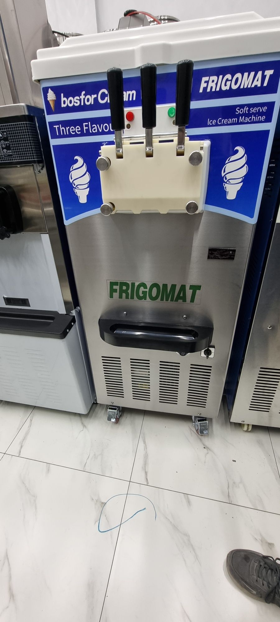 Frezer frigomat muzqaymoq aparat piramoy sikilat dastafka bor
380V kuc