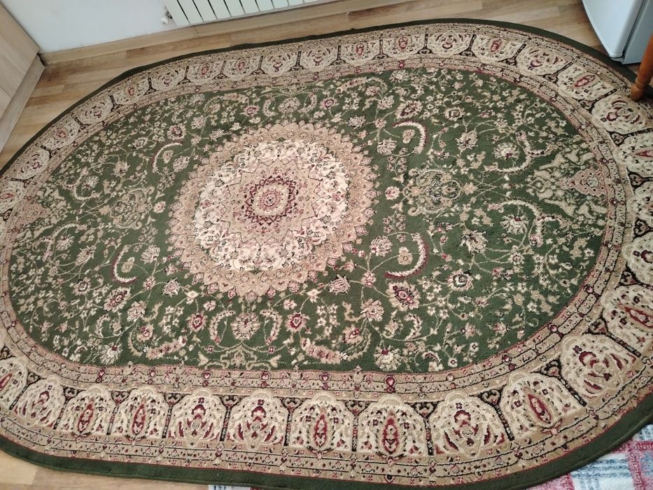 Продам ковёр и дорожку.