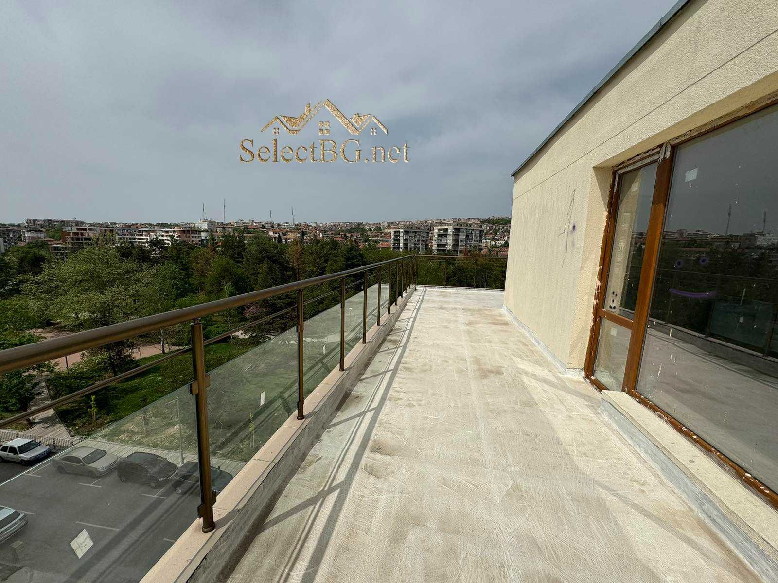 Панорамен тристаен апартамент в центъра на Велико Търново