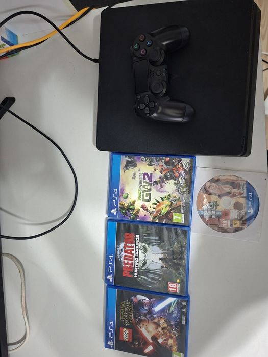 Vand/schimb PS4 slim + jocuri