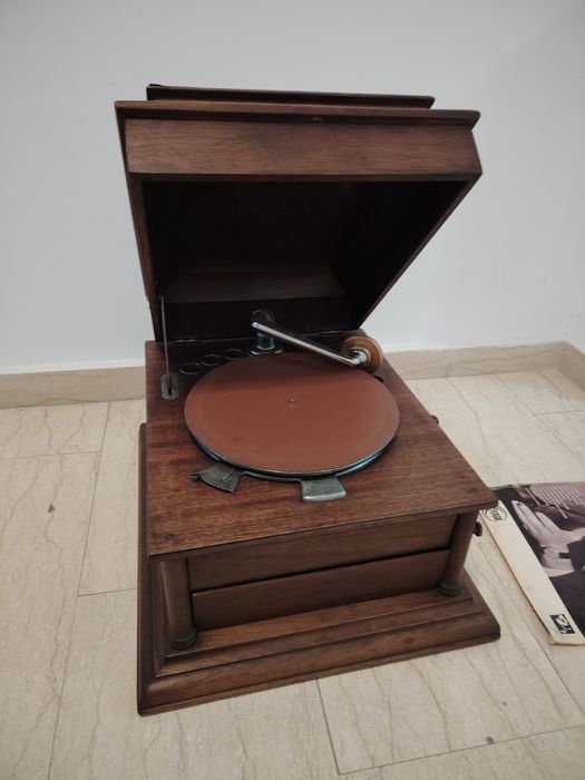 Patefon,gramola de la 1900 original ,impecabil,functional