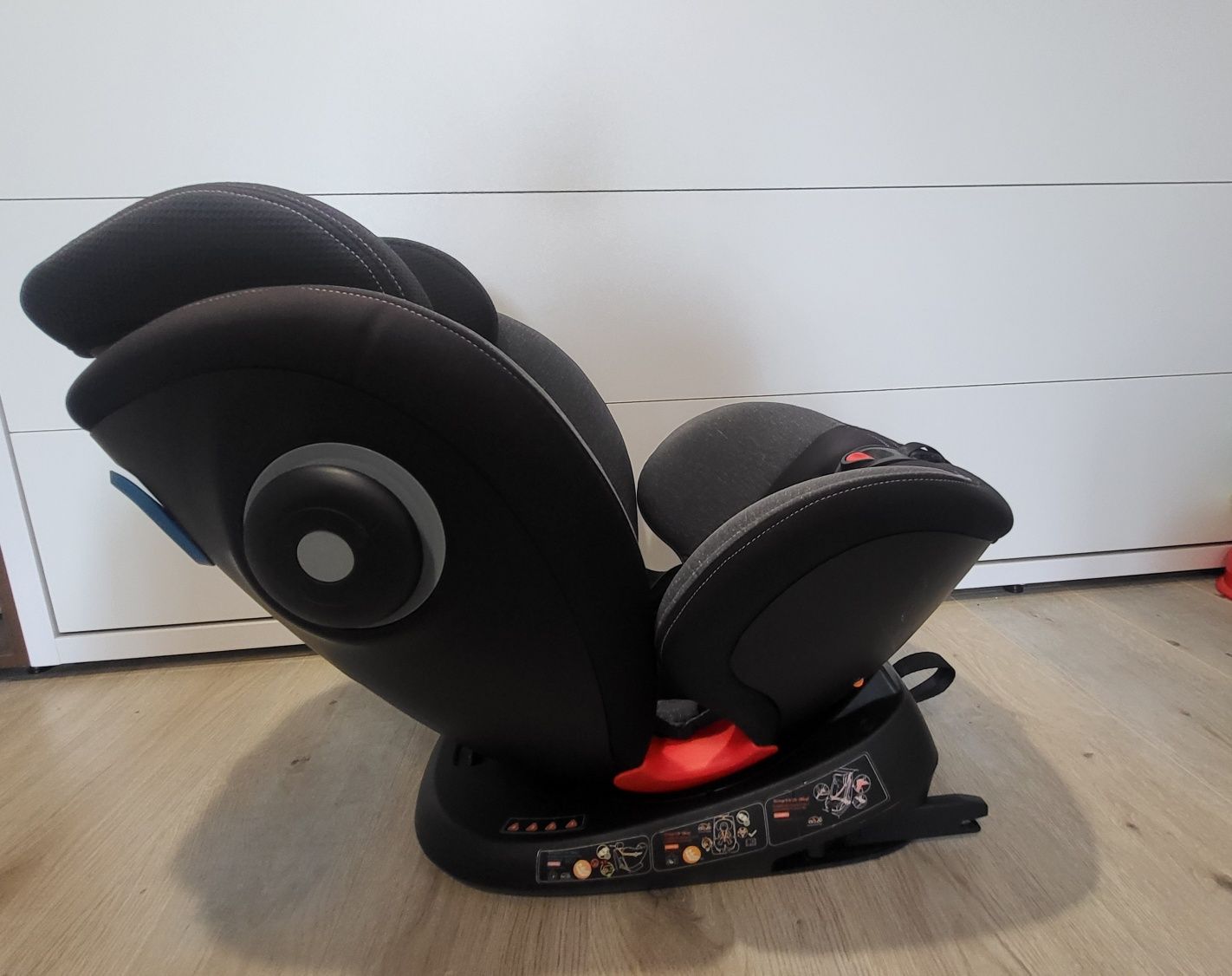 Vand scaun auto Chicco rotativ 360 , de la 0 la 36 kg!
Poziție de somn
