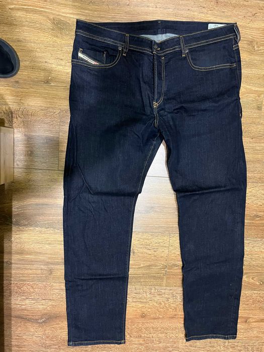 Оригинални мъжки дънки Diesel BUSTER – Regular Slim Tapered Fit