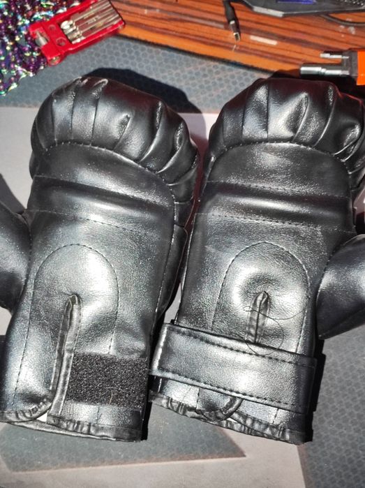 Детские боксерские перчатки черные