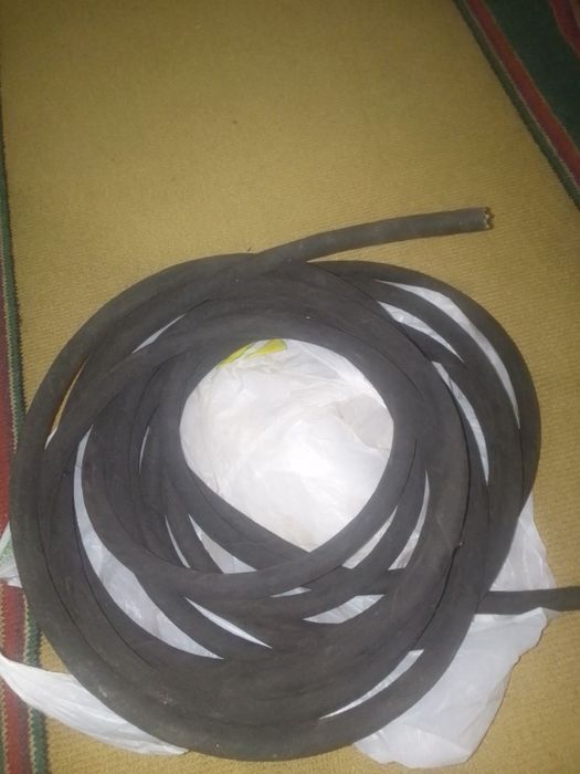 Шланг армированный тонкий.