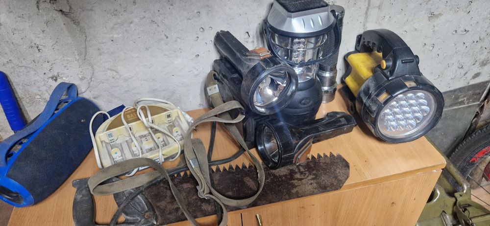 Продам фонарик зарядку колонку