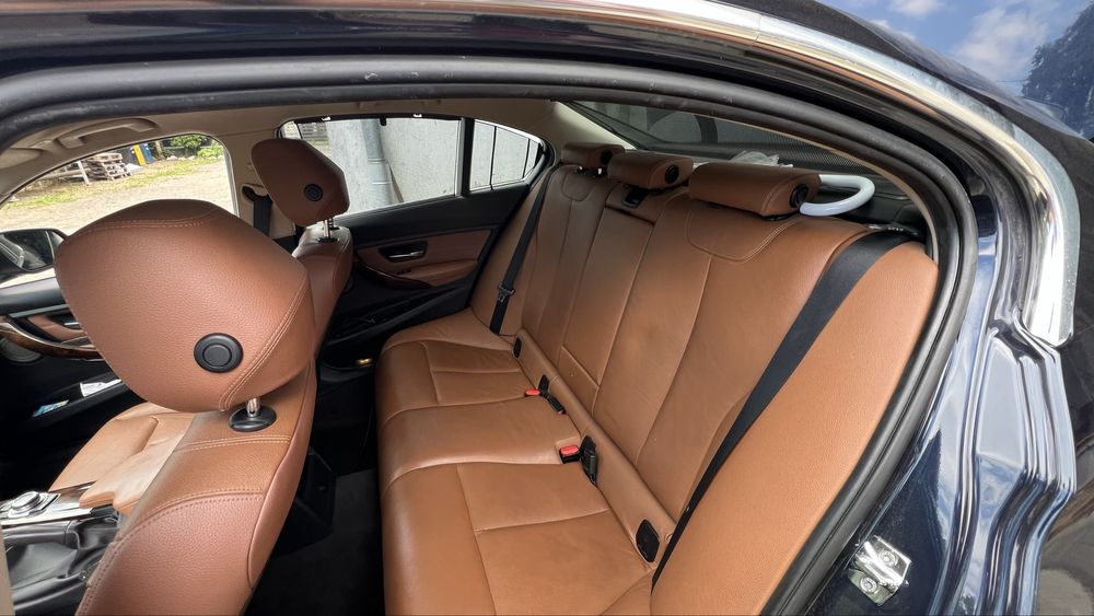 BMW F30 320d Luxury Line / HUD / Harman / Navi Pro / Manuală