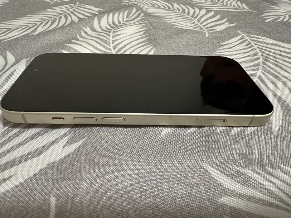 Iphone 15, în stare foarte bună + cadou husă