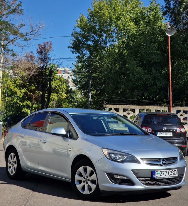 Opel Astra Astra J 2017 Euro6 Istoric Jante16/Senzori/SemiPiele/Pilot/Clima/2chei