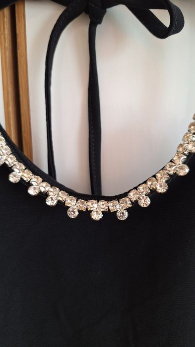 Rochie lungā, neagra, spate gol.