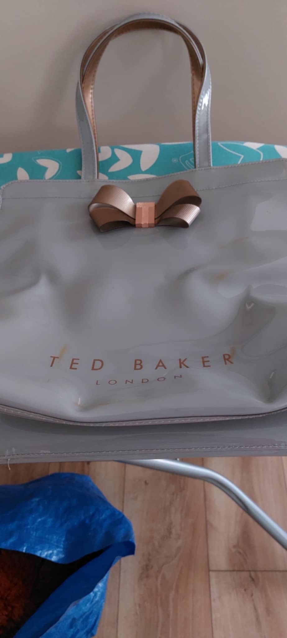 Продавам сива чанта Ted baker