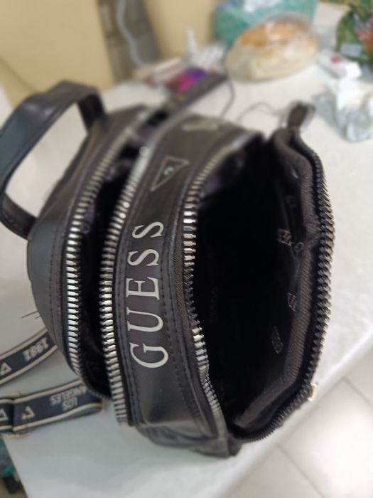 Ruxac Guess impecabil