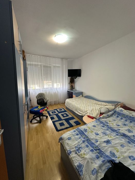 Vand apartament 2 camere zona Cetate