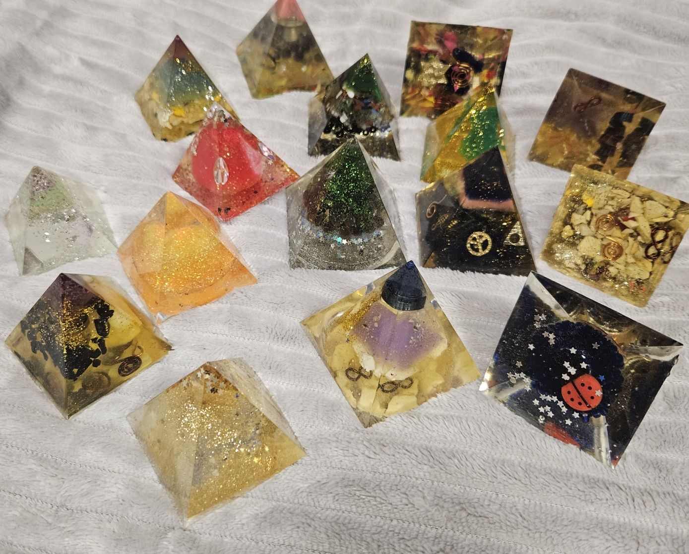 Piramide 6x6 cm, pentru creștere spirituala handmade