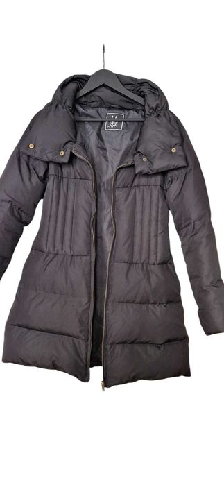 Geaca neagra matlasata cu puf si pene