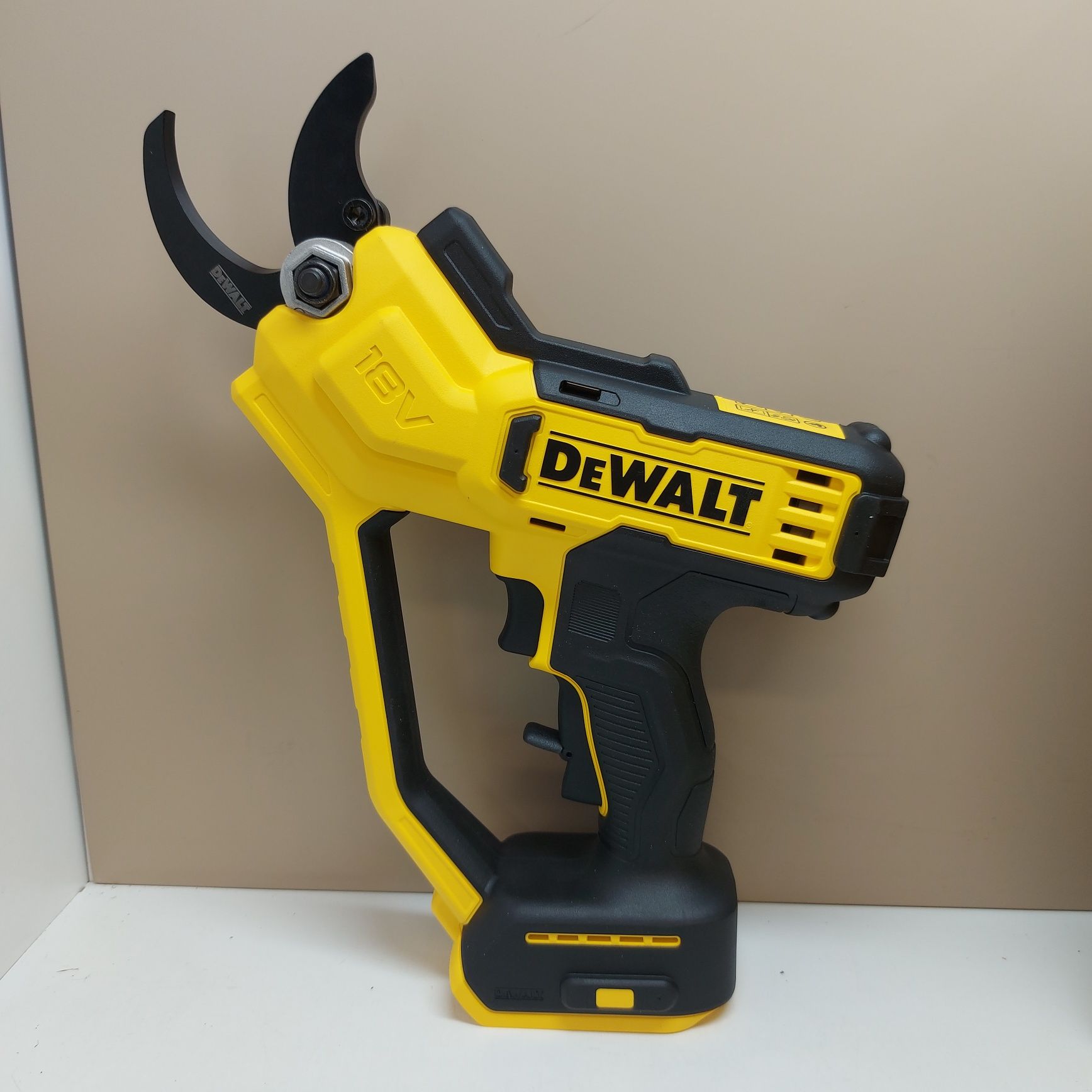 Акумулаторна ножица DeWALT DCMPP568N-XJ