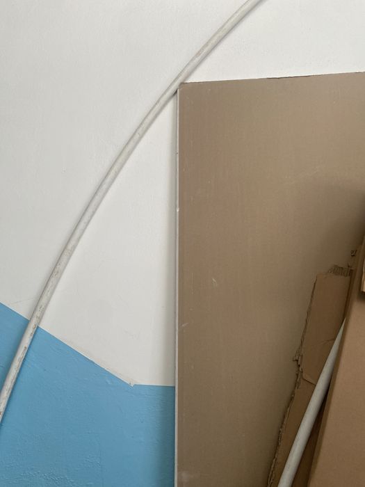 Гипсокартон и труба