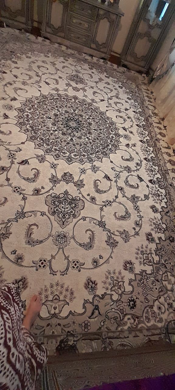 Gilam sotiladi  6ga 4