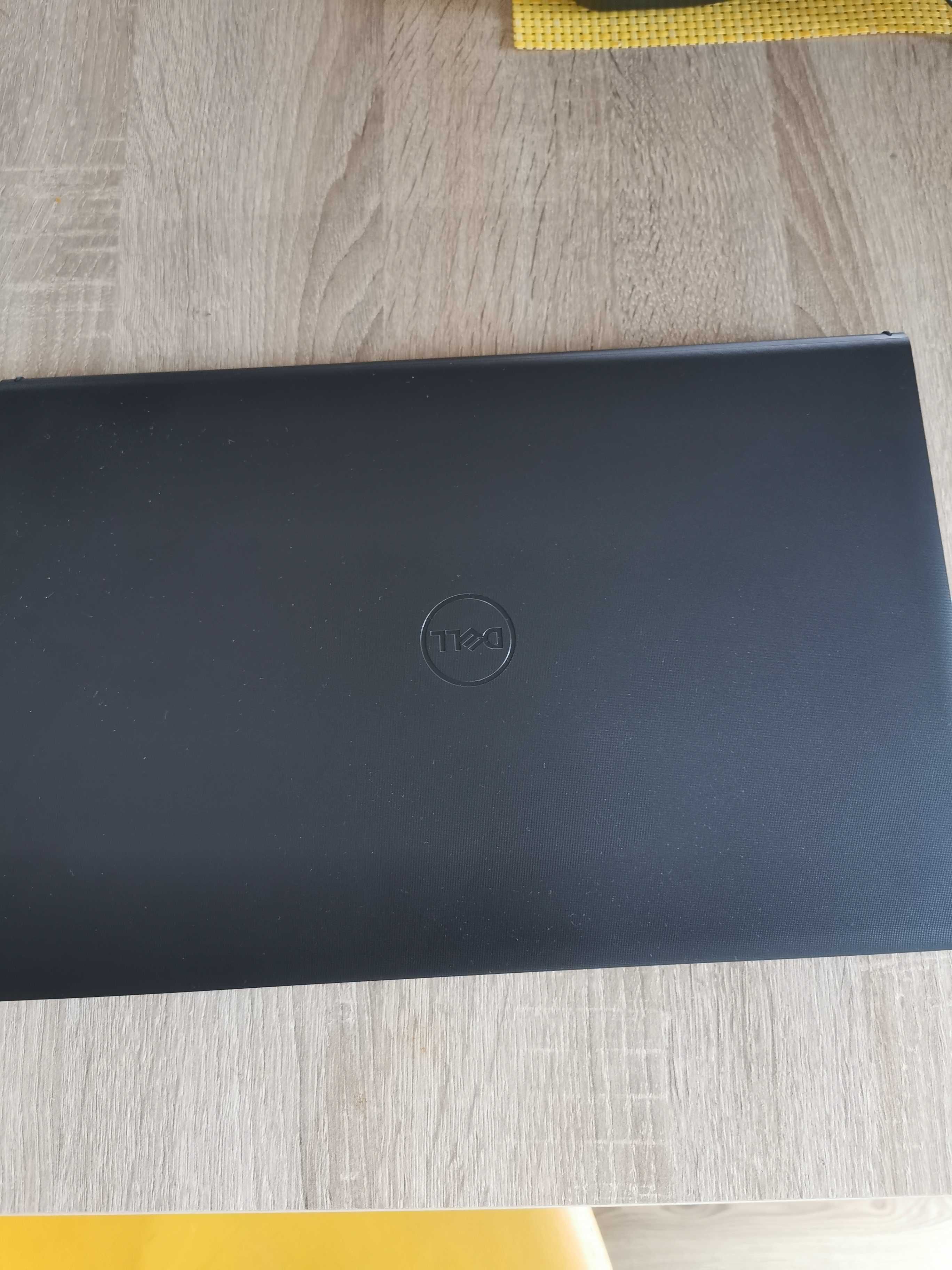 *ЧИСТО НОВ*Лаптоп Dell Vostro 3530, 15.6", FullHD, Intel Core i7-1355U