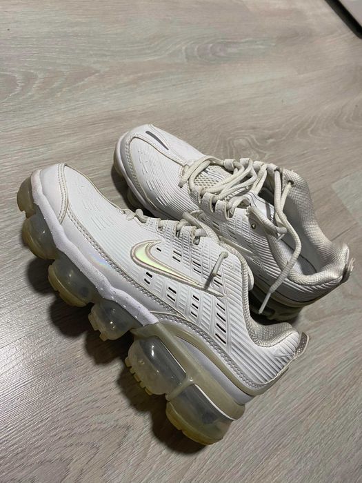 Vând Nike uri Max 360