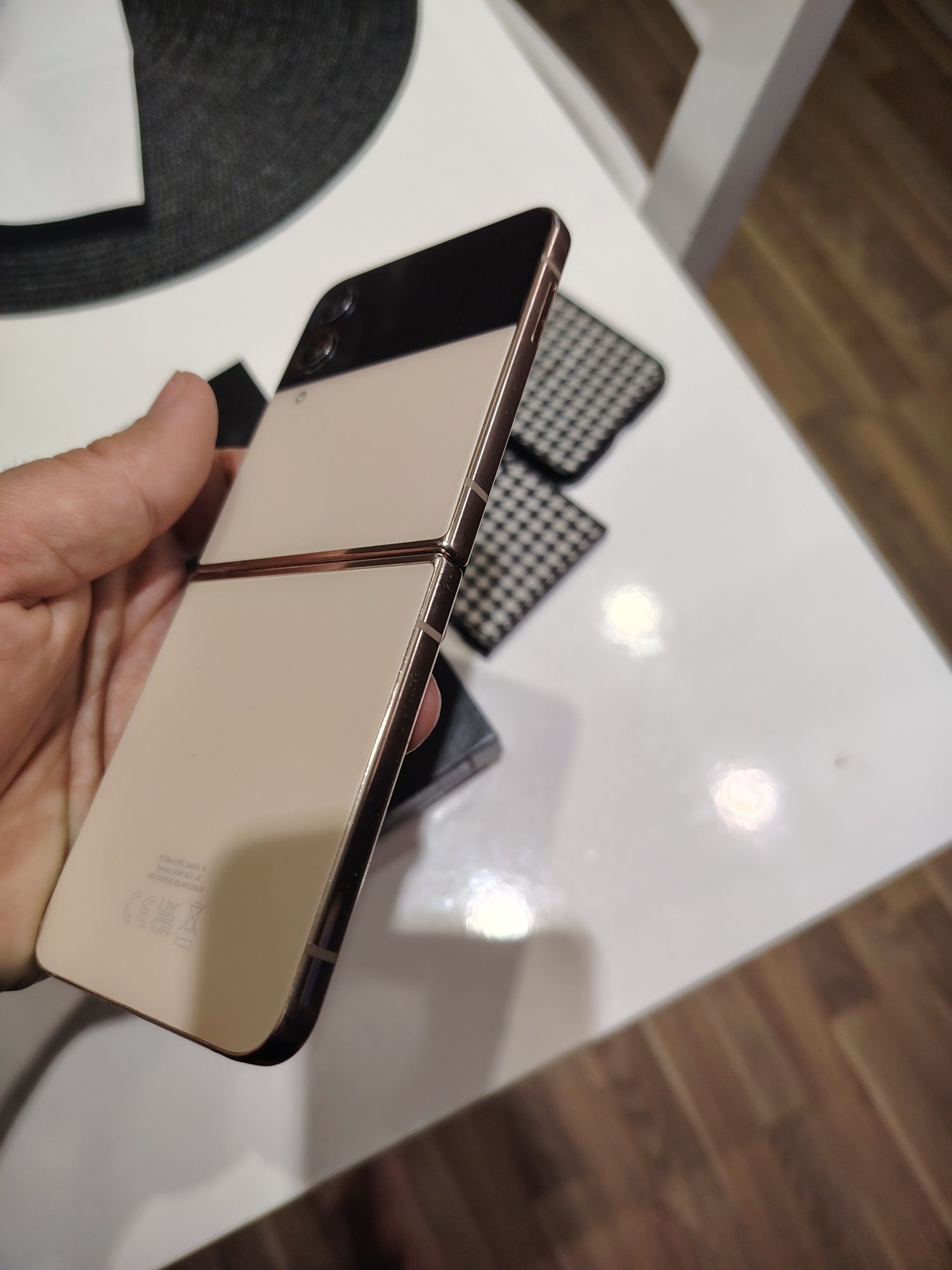 Продавам Samsung Z Flip 4