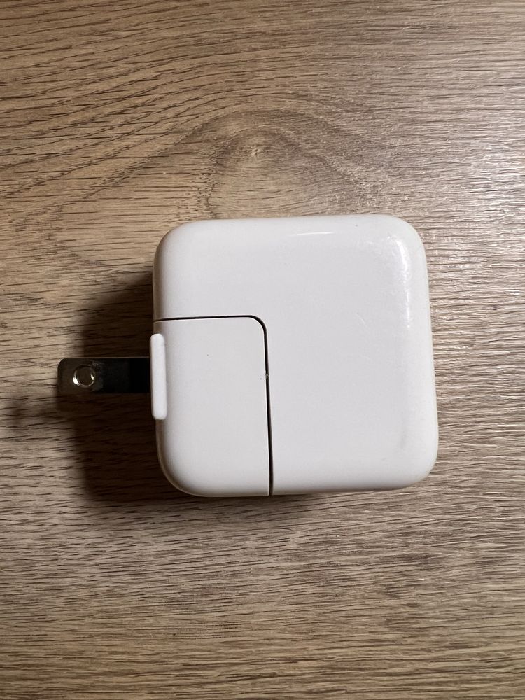 APPLE  12W  USB  Power Adapter /  адаптер на захранване  12W