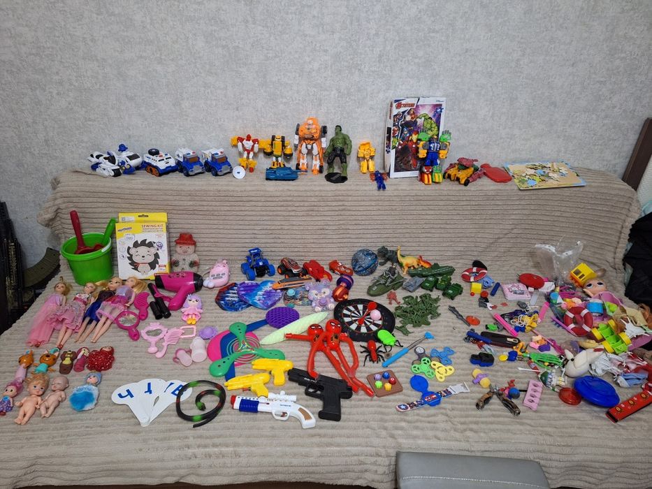 Много разных игрушек