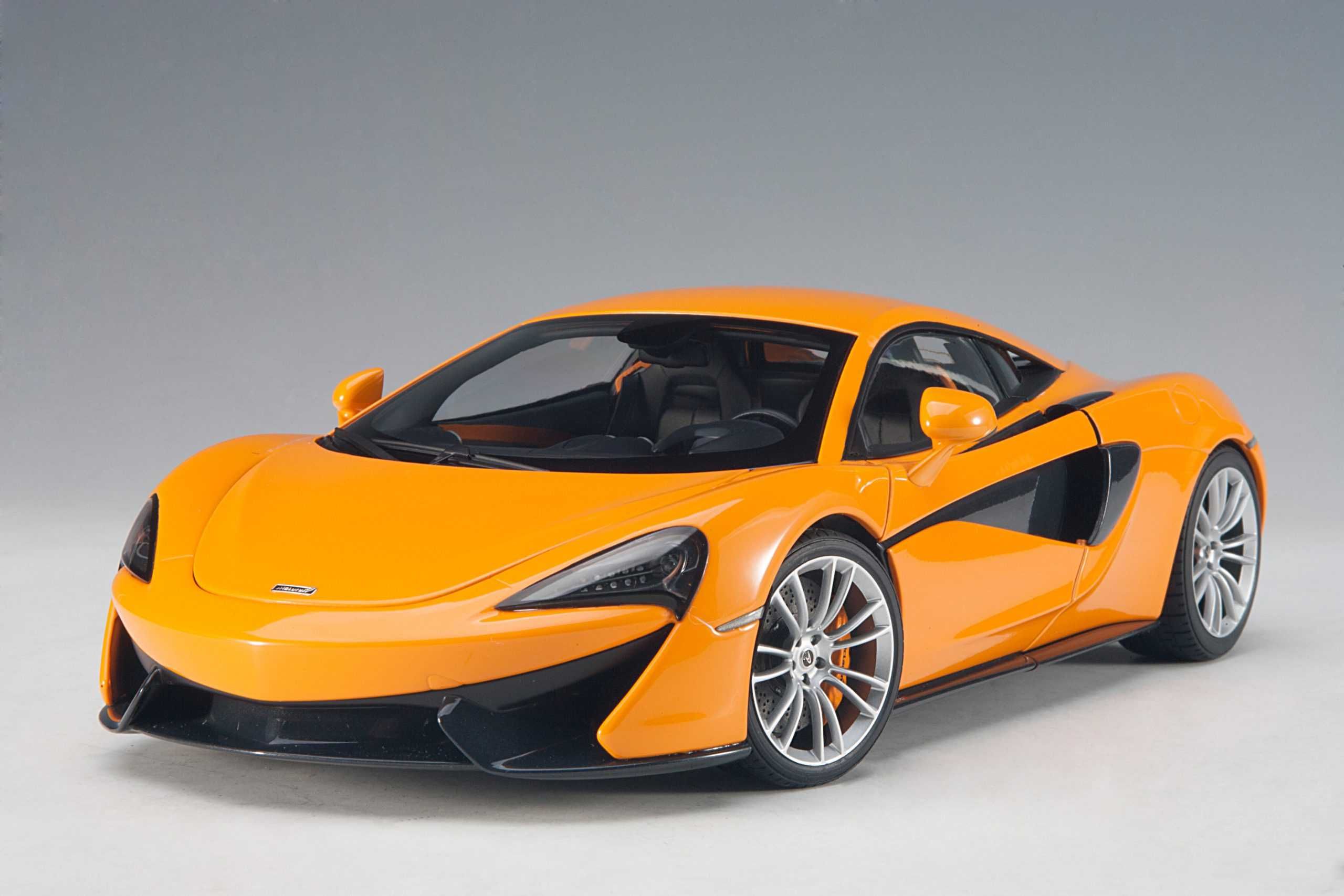 McLaren 570S Orange- 1:18 AUTOart