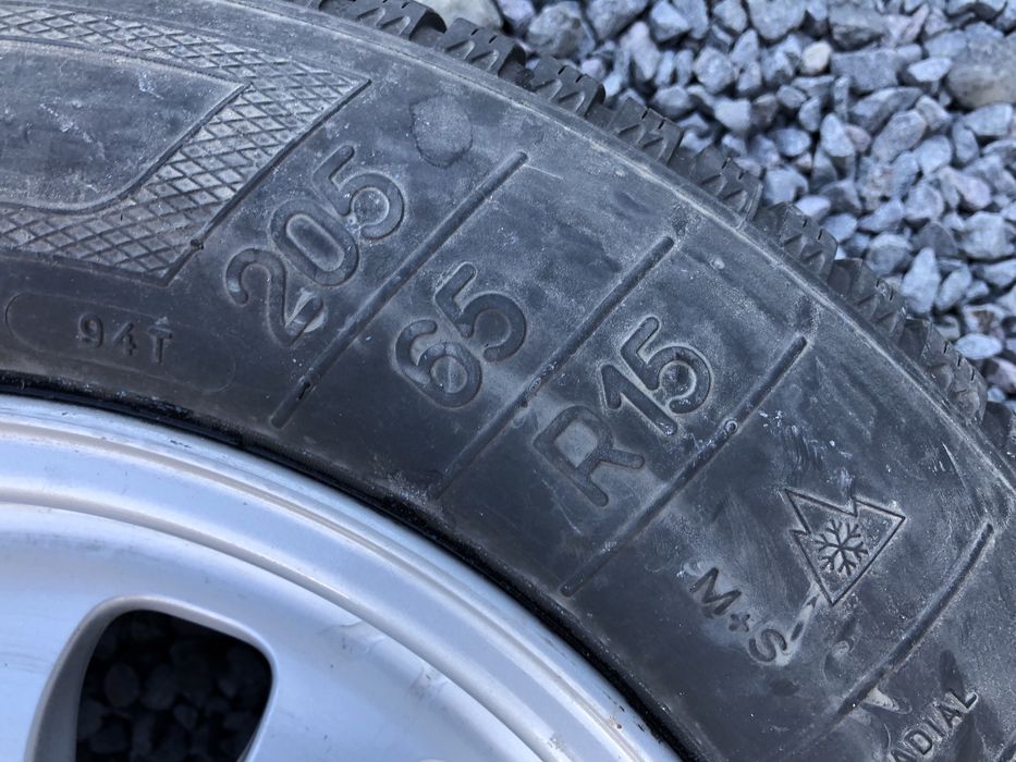 Jante BMW originale 15 cu anvelope iarna 205 65 R15 profil 6 mm