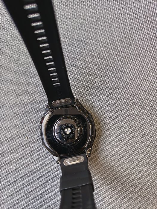 Продаяъм смарт часовник