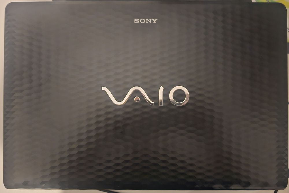 Sony VAIO, model VPCEH1M1E, complet funcțional și gata de utilizare