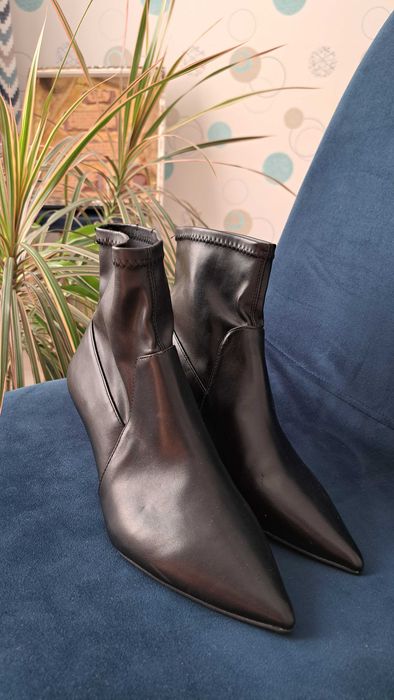 Ghetuțe Bershka noi marimea 37, nepurtate